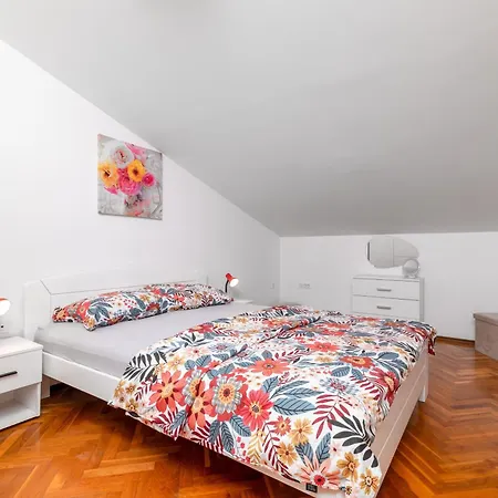 Appartamento With Wifi Stinjan, - 24743 Pola