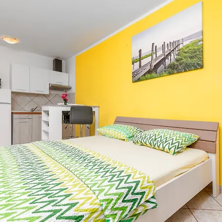 Appartamento With Wifi Stinjan, - 24743 Pola